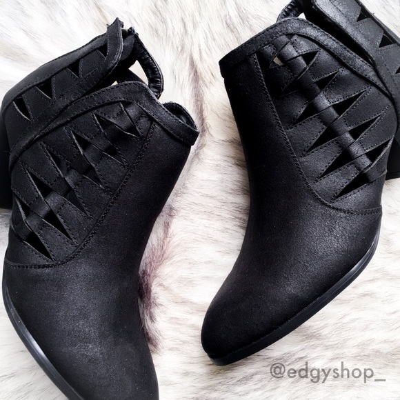 Cutout Oil Finish Bootie - Picture 2 of 6